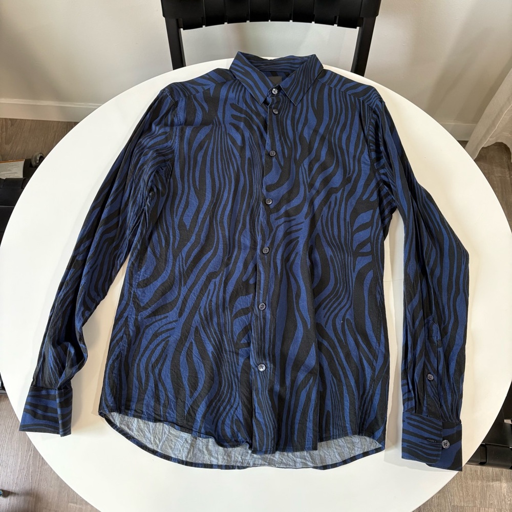 H&M Men’s M Blue Casual Button Down Shirt with Zebra Print